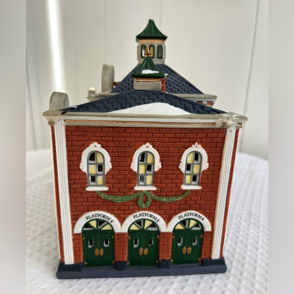 Department 56 “Grand Central Railway Station” - Picture 6 of 7